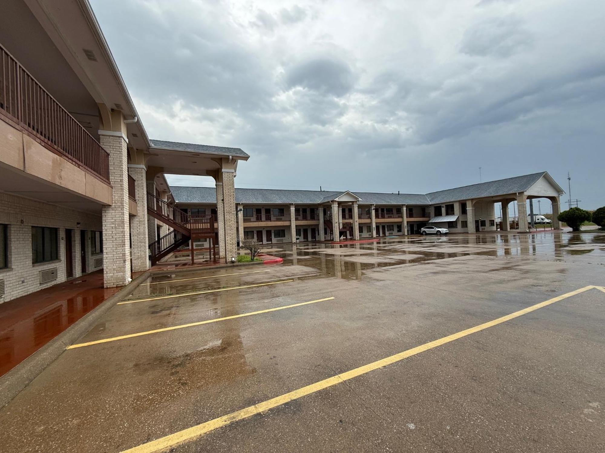 Inn Of Navasota Hotel Екстериор снимка